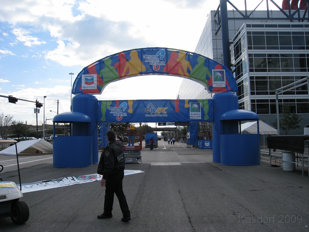 Houston ep5K 2009 0160.jpg - Saturday before the race everything is gettin set up. The 2009 Houston elpaso marathon, half marathon and 5K race. I ran in the 5K race on a great weather day! A new PR and lots of activity made a fun weekend.